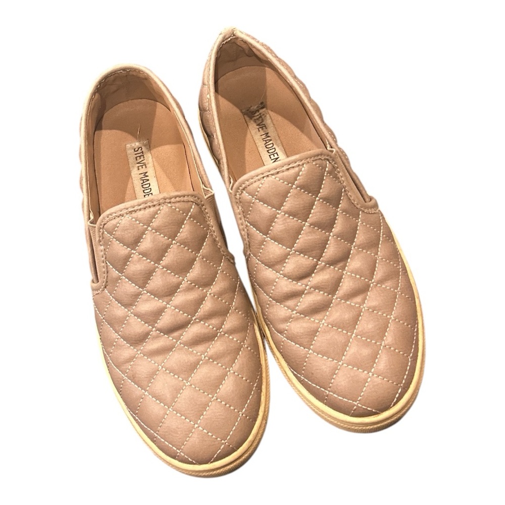 Steve Madden quilted slip on size 8
